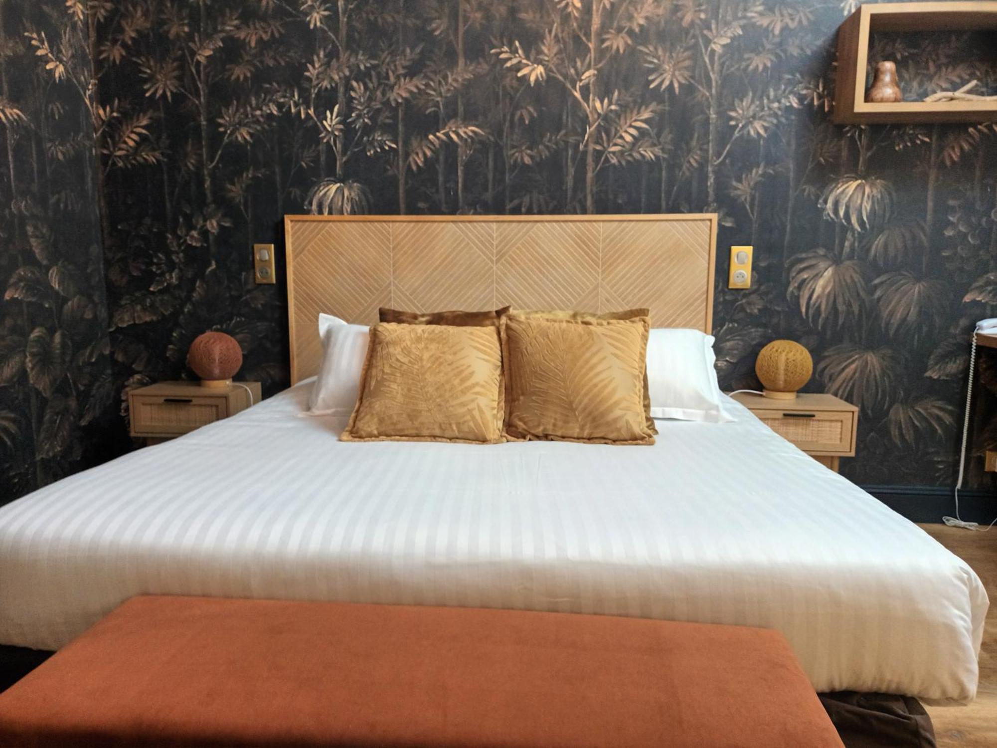 Logis Hotel La Breche - Restaurant Berthelot Amboise Eksteriør bilde