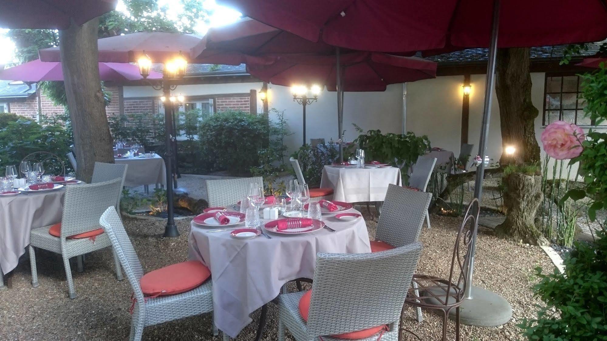 Logis Hotel La Breche - Restaurant Berthelot Amboise Eksteriør bilde